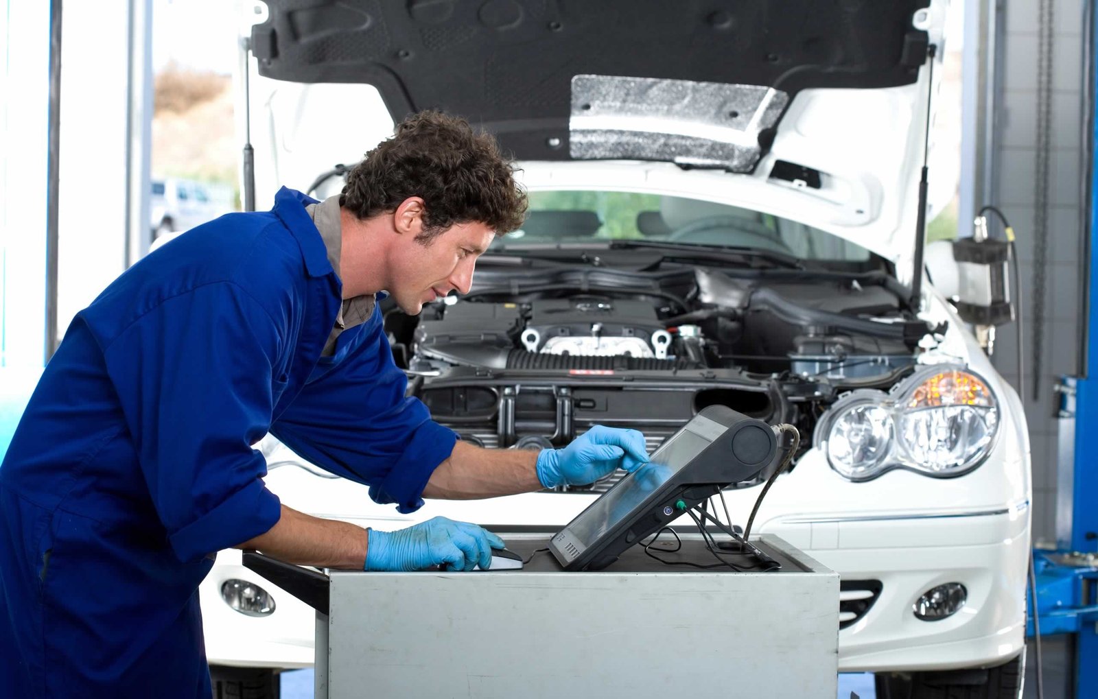 Car Mechanical Worker Trends in 2023: Navigating the Automotive Industry’s Technological Evolution